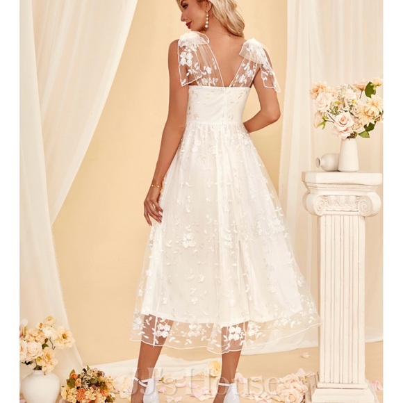 JJs House Cream Floral Lace Wedding Dress - Picture 2 of 2